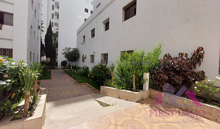 SPACIEUX APPARTEMENT A VENDRE SUR LA CORNICHE 