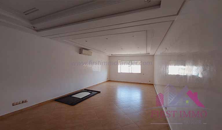 Spacieux appartement vide à louer au cœur de la ville