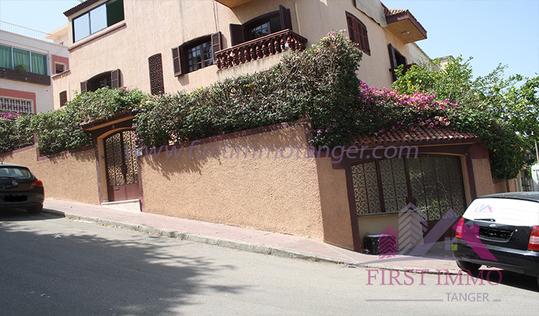 SPACIEUSE VILLA VIDE A VENDRE